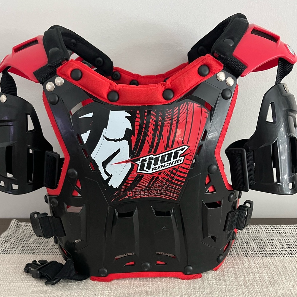 Thor S9 Quadrant youth chest protector